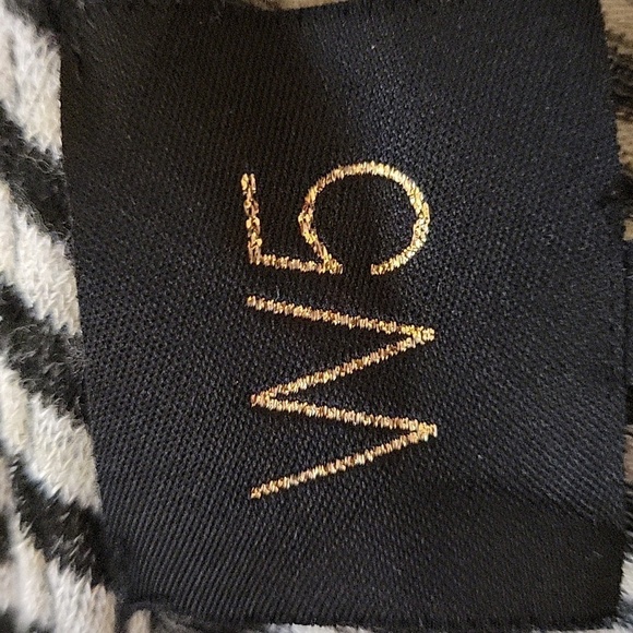 W5 black and white zipper back top - Picture 4 of 5